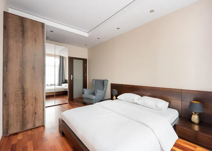Wilanow Luxury Green Apartment